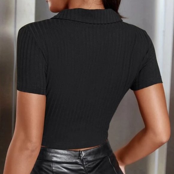 Black Button Rib Crop Top in S - Picture 2 of 3
